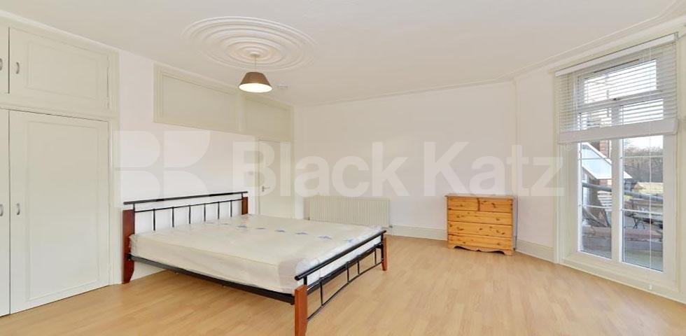			LARGE STUDIO WITH BALCONY!, Studio Apartment, 1 bath, 1 reception Flat			 Archway Road, HIGHGATE 